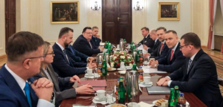 Prezydent Nawrocki spotkał się z szefami służb