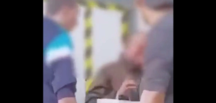 [WIDEO] Brutalne pobicie bezdomnego w Gdańsku. Policja już zatrzymała sprawców