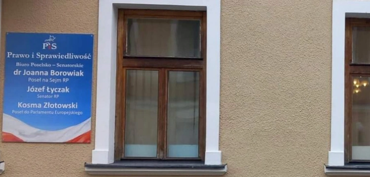 Atak na biuro posłów PiS