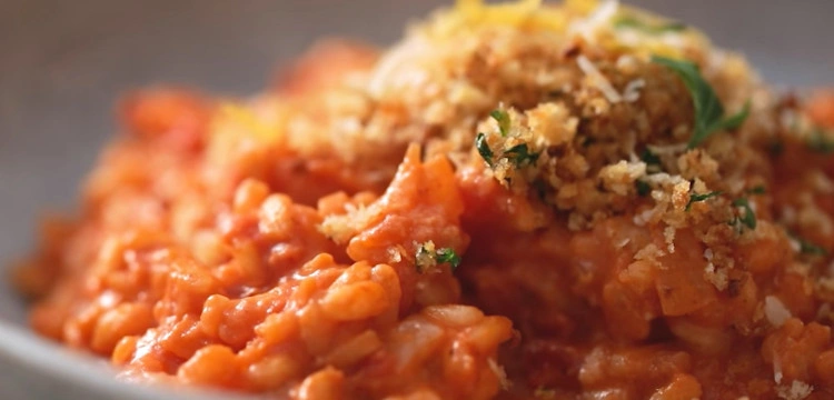 Pomidorowe risotto z gorgonzolą na pewno Cię zadowolą!