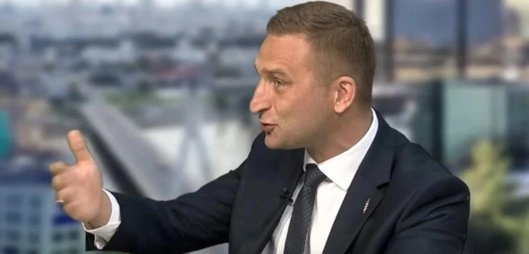 Facebook usunął stronę Roberta Bąkiewicza! „Absurdalny pretekst”