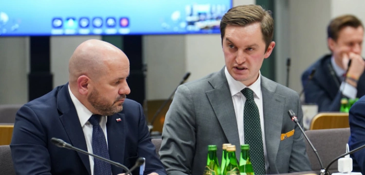 Komisja sprawiedliwości z jedną poprawką przyjęła projekt ws. ustawy o SN