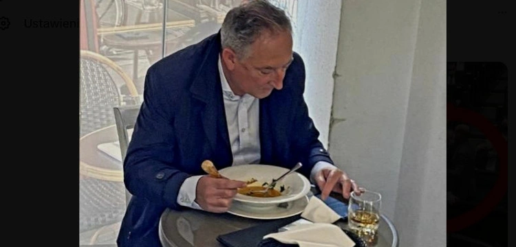 Dziennikarz o zachowaniu Sienkiewicza: Albo ma problemy z utrzymaniem równowagi albo jest bucem