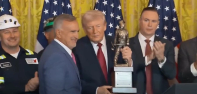 Brawo USA: Trump nazwany przez górników „mistrzem czystego pięknego węgla”