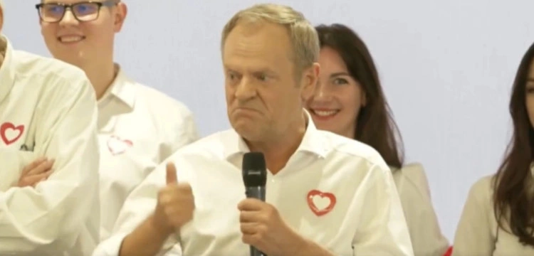 Tusk nawet w Santosie widzi Kaczyńskiego. Szybko został skontrowany