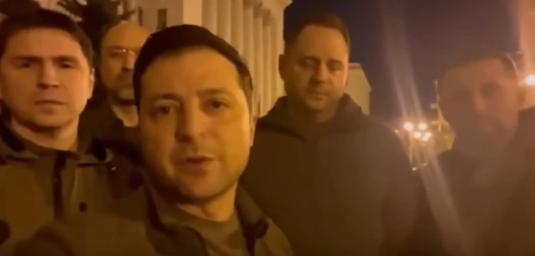 [ZOBACZ!] Niezwykły dokument o pierwszej dobie wojny. Zełenski do Macrona: Oni są w Kijowie, Emmanuel. To nie do wyobrażenia