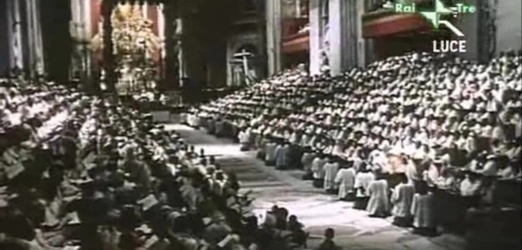 Papież o posoborowej „desakralizacji liturgii”: Dewastacja autentycznego kultu katolickiego