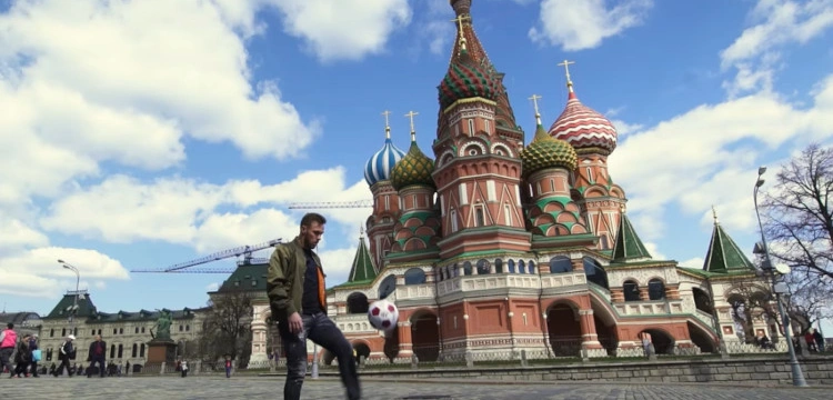 Reprezentant Polski kiedyś chciał „bić się z Ruskimi”. Dziś wybiera Rosję