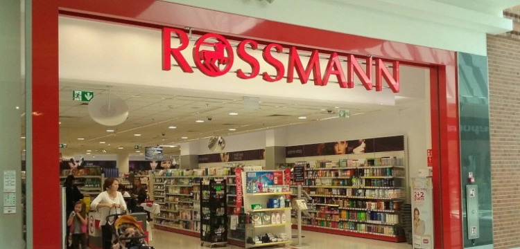 Polacy zaciskają pasa. Widać to w drogeriach