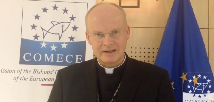 Niemiecki biskup: Kościół powinien rozszerzyć swoje rozumienie rodziny o związki homoseksualne