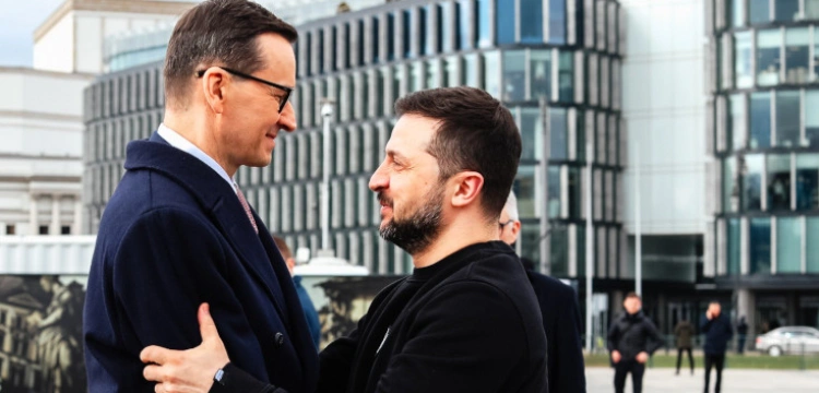 „Rozmawialiśmy o tragicznych mordach na Wołyniu”. Premier po spotkaniu z Zełenskim