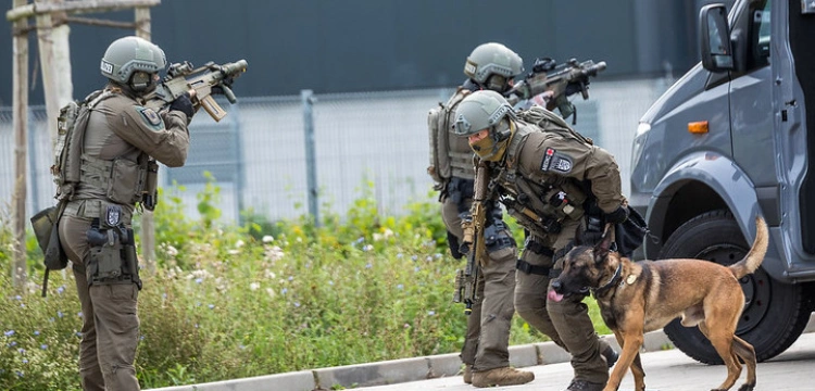 Eksplozja w niemieckim wieżowcu. Teren otoczyli snajperzy