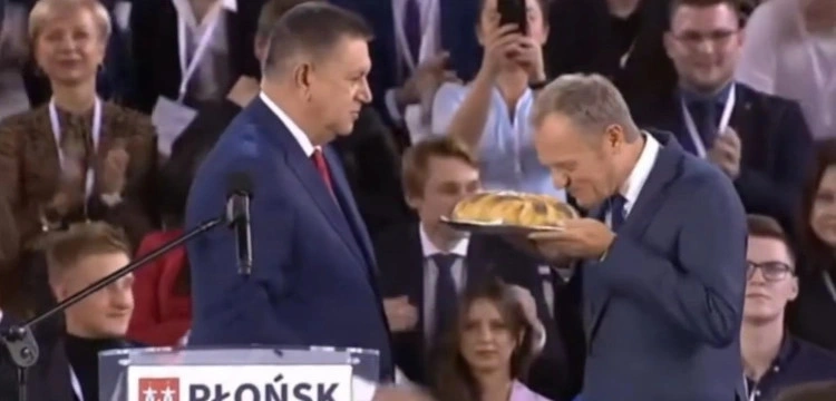 Tuskowi spodobała się rola kaznodziei. Tym razem wygłosił „rekolekcje” w Legionowie