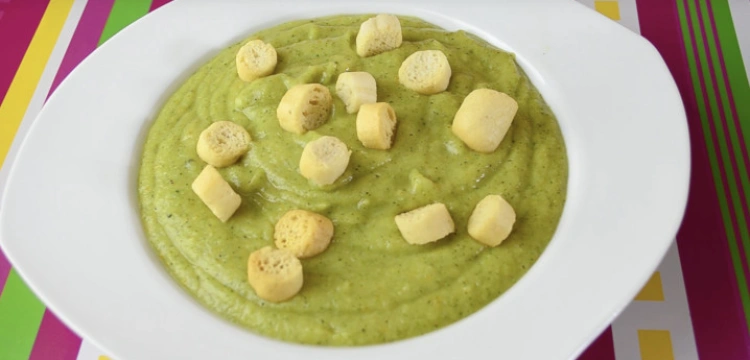 Krem z zielonych warzyw z grzankami