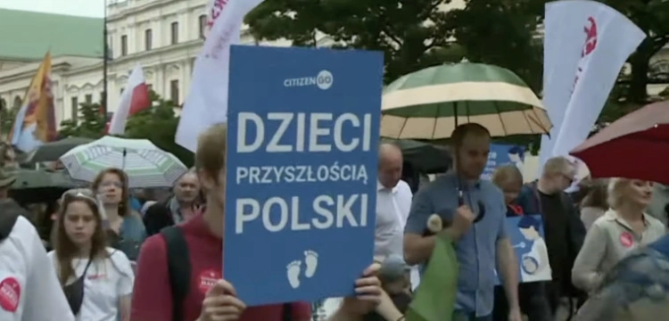 „Nikt nie ma prawa niszczyć życia”. Ulicami Warszawy przeszedł XVIII Narodowy Marsz dla Życia i Rodziny