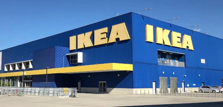 IKEA bezprawnie zwolniła pracownika. Janusz Komenda przywrócony do pracy