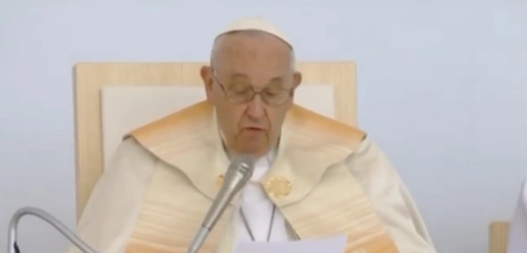 Budapeszt. Papież zawierzył Europę Maryi. Wspomniał o „udręczonym narodzie Ukrainy”