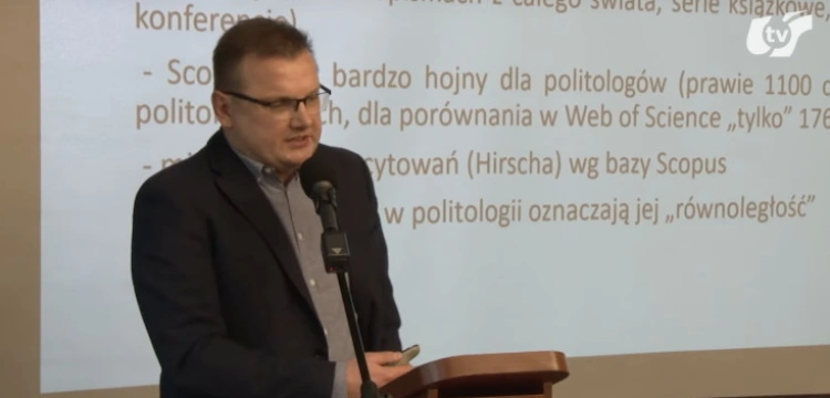 Prof. Górecki odlatuje. Tym razem grozi dziennikarzom… konfiskatą majątków