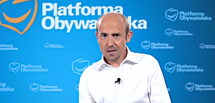 Wolne sądy już nie są autorytetem dla PO? Budka dalej gra morderstwem Pawła Adamowicza