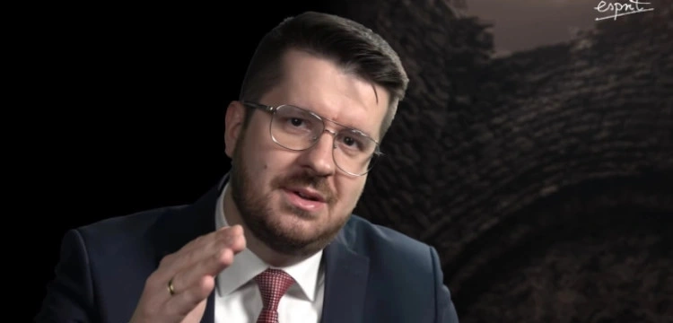 Krystian Kratiuk: Rząd Morawieckiego za plecami Polaków wprowadza agendę LGBT