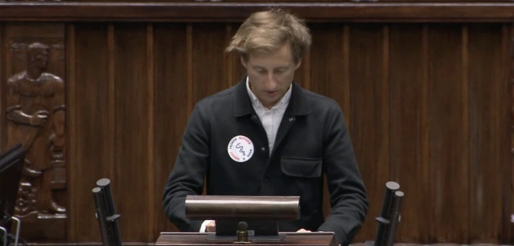 Poseł Sterczewski tłumaczy się z telefonu za 8 tys. kupionego z publicznych środków