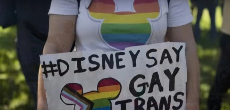 Disney produkuje ubrania promujące LGBT… w Chinach
