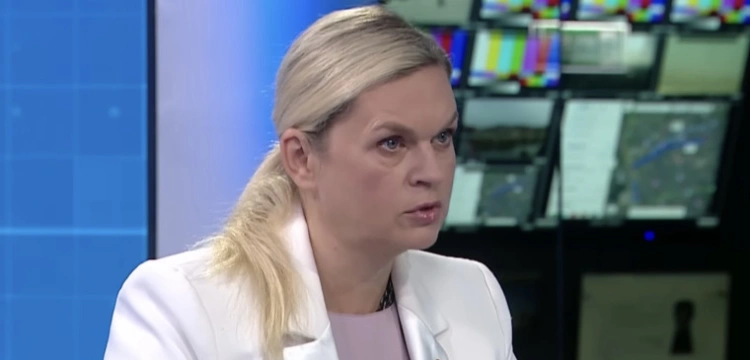 Co za frustracja! Minister Nowacka znowu uderza w Kościół