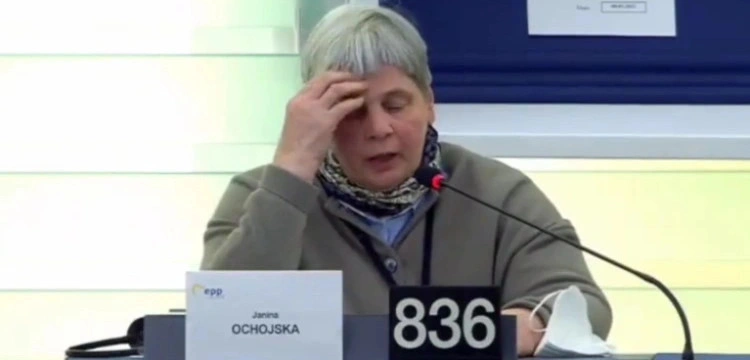 Ochojska przebiła propagandę Kremla. Oskarża polskie władze o… chowanie migrantów w masowych grobach