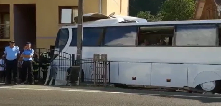 Rumunia. Autobus z polskimi turystami uderzył w budynek