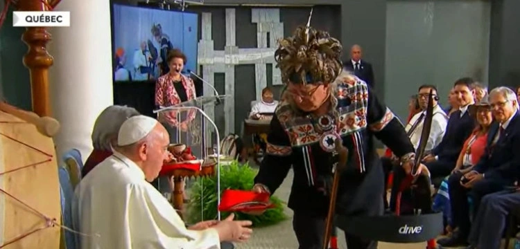 „Franciszek dosłownie uczestniczy w przywoływaniu demonów”