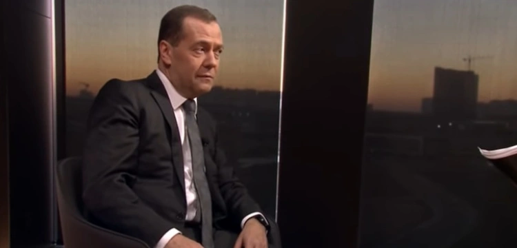 „Mały człowiek, duże kompleksy”. Podolak celnie odpowiada Miedwiediewowi