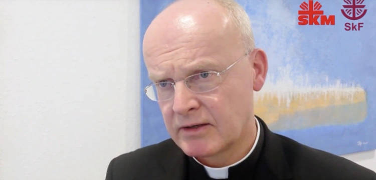 Niemieckie kpiny z liturgii. Świeckie kobiety niosły monstrancję w Boże Ciało