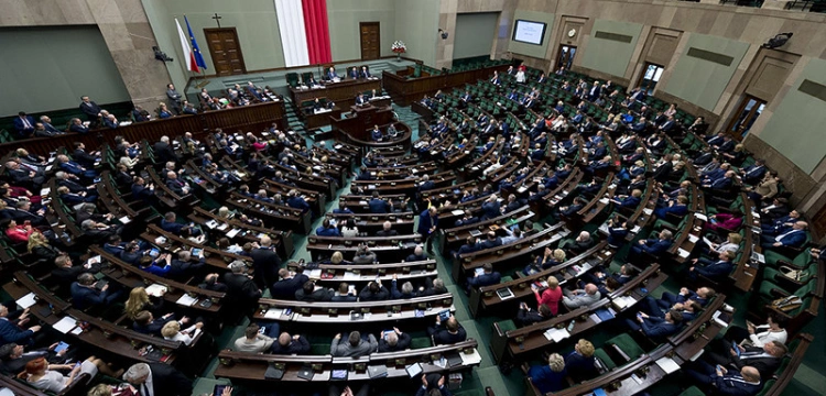 Sejm: Nie było głosowania nad uchwałą uderzającą w Rosję. Opozycja przeciwna poprawce dot. Smoleńska