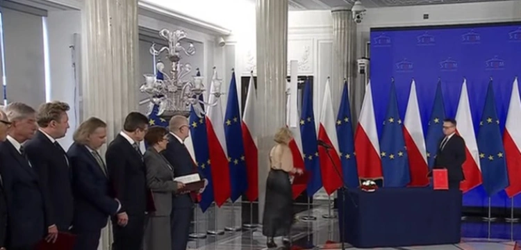 Media: odbyło się „ślubowanie” w Sejmie. Jest komentarz KPRP