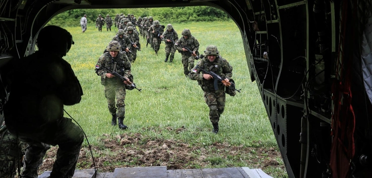 Serbia: Armia postawiona w stan najwyższej gotowości