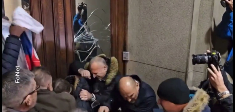 Belgrad: Serbowie żądają unieważnienia wyborów