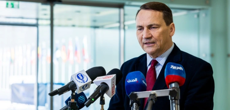 Sikorski chce zestrzeliwać rosyjskie rakiety. Holandia reaguje