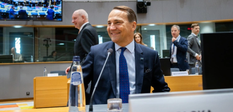 Sikorski premierem? Sondaż nie daje jednoznacznej odpowiedzi