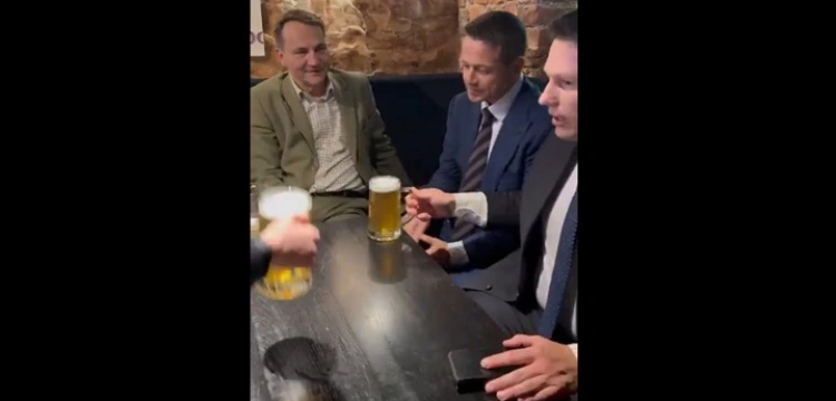 Polityczne piwo w Toruniu: Trzaskowski, Mentzen i Sikorski