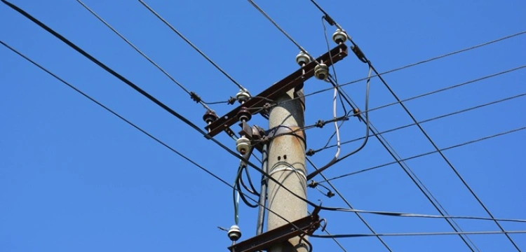 TK kończy epokę darmowych słupów i rur na prywatnych działkach. „To ogromny przełom” – mówi Agnieszka Ryznar