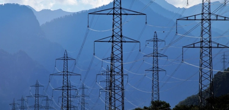 Rząd zdecydował o pomocy dla branż energochłonnych w 2023 r.