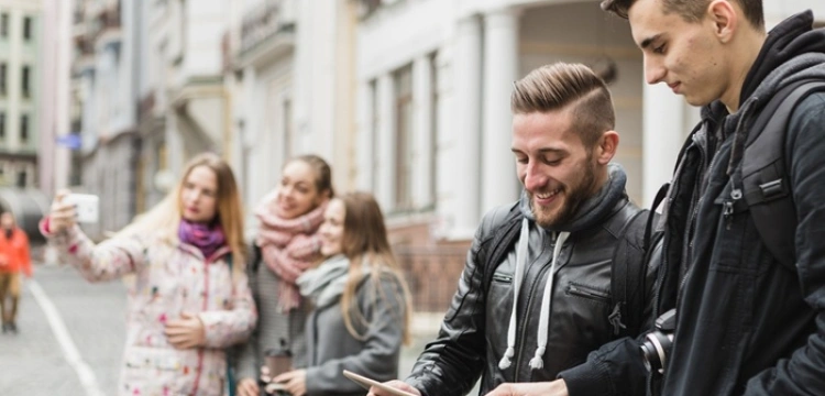 Politica, fede e network mediatici: la nuova dimensione digitale del dibattito sociale in Polonia [Materiał promocyjny]