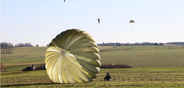 Tragedia na lotnisku w Pile. Mężczyźnie nie otworzył się spadochron
