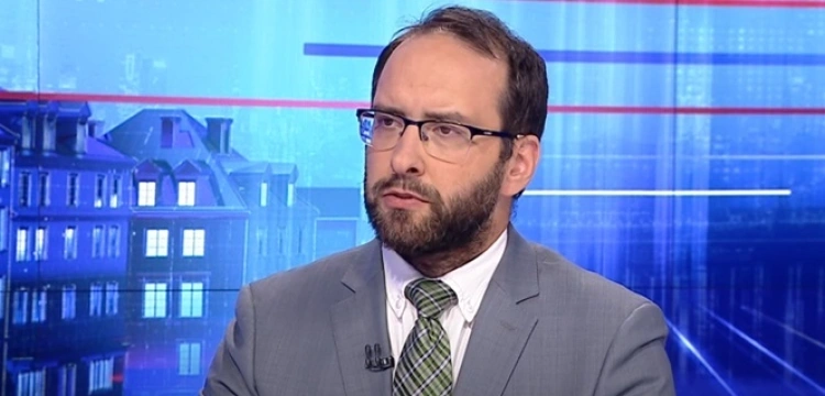 Żaryn ostrzega przed Newsmax Polska. Mówi o rosyjskich i serbskich powiązaniach