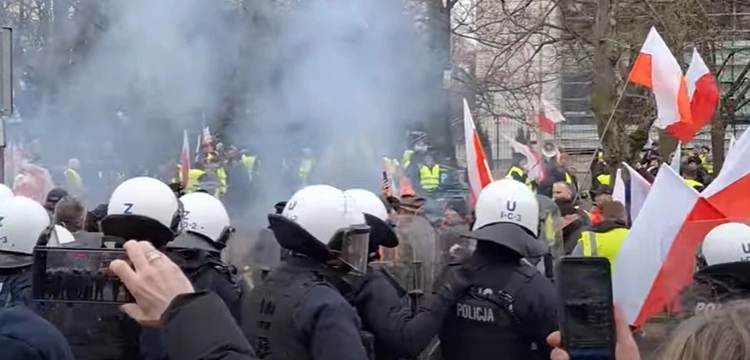 Ekspert analizuje incydenty z udziałem Policji i brutalność wobec rolników