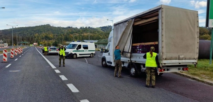SG: Dwa główne kierunku przerzutu nielegalnych imigrantów przez polską granicę