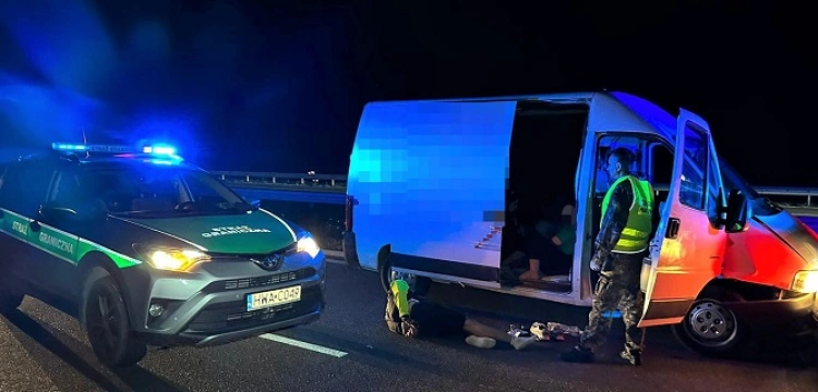 Skuteczny pościg funkcjonariuszy SG na Zakopiance. Ujęto 28 migrantów, w tym 12 dzieci