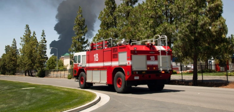 40 strażaków gasi pożar pod Kaliszem