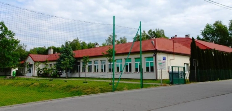 Katolicka szkoła czy magazyn? Szokujący pomysł łódzkiego samorządu