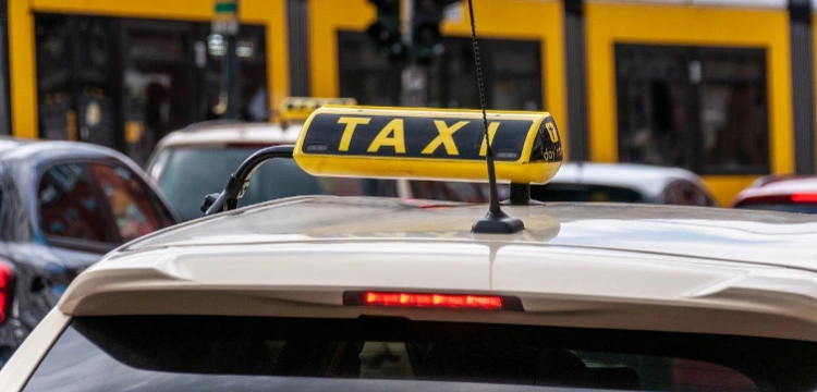 Taksówkarze vs Uber. Olbrzymi pozew